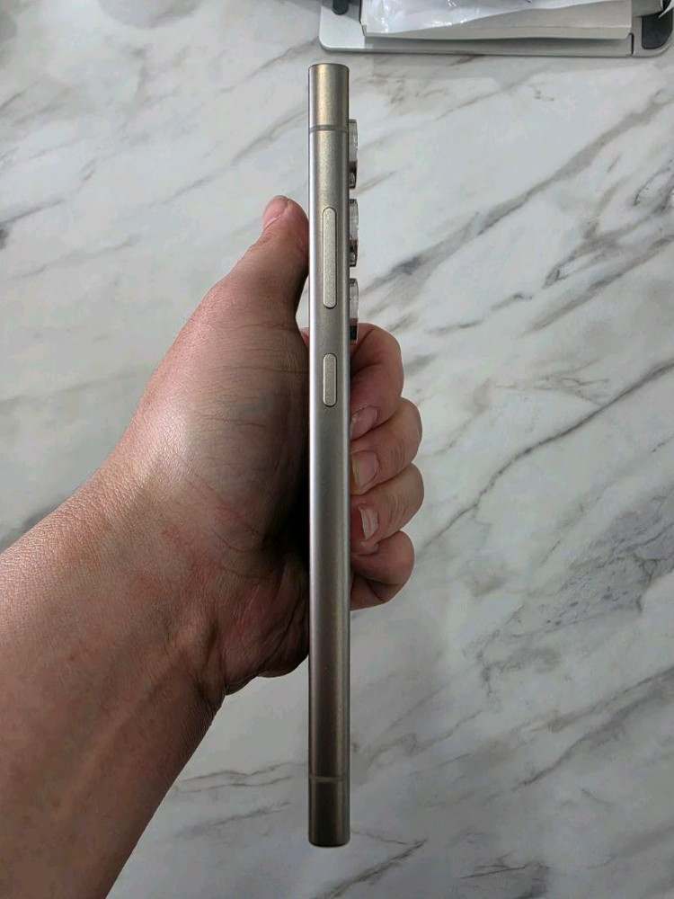 갤럭시 s24울트라 1tb 자급제 + 케이스티파이 케이스 3개, 쿨거 시 네고가능 이미지