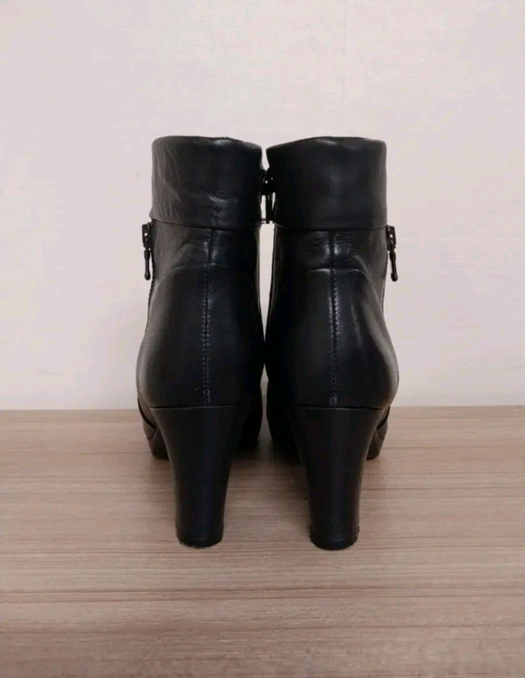 여성 더플렉스 블랙 가죽 앵클부츠 (38 / 240) 이미지