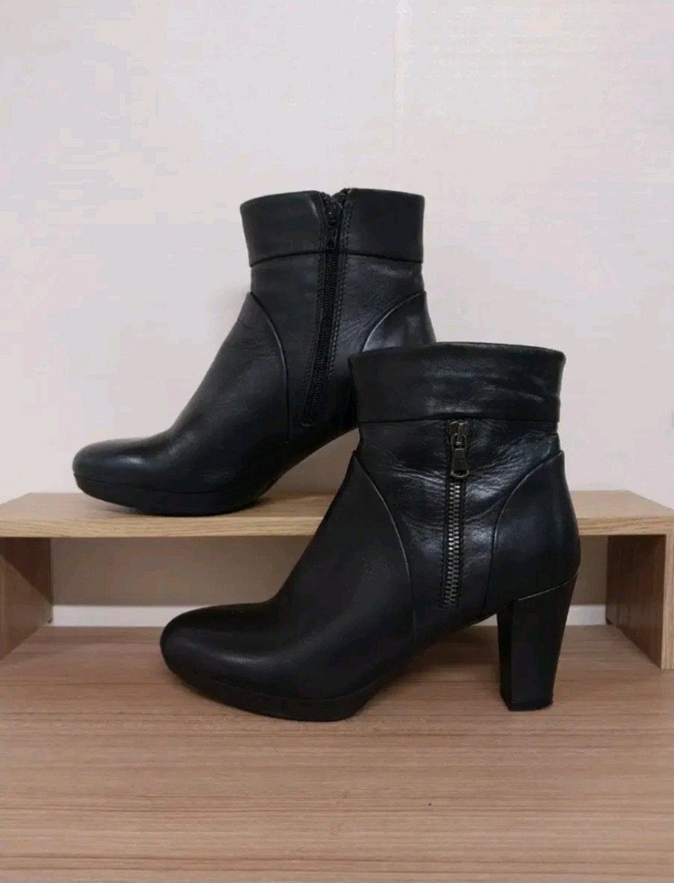 여성 더플렉스 블랙 가죽 앵클부츠 (38 / 240) 이미지