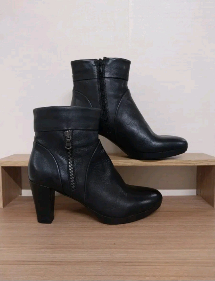 여성 더플렉스 블랙 가죽 앵클부츠 (38 / 240) 이미지