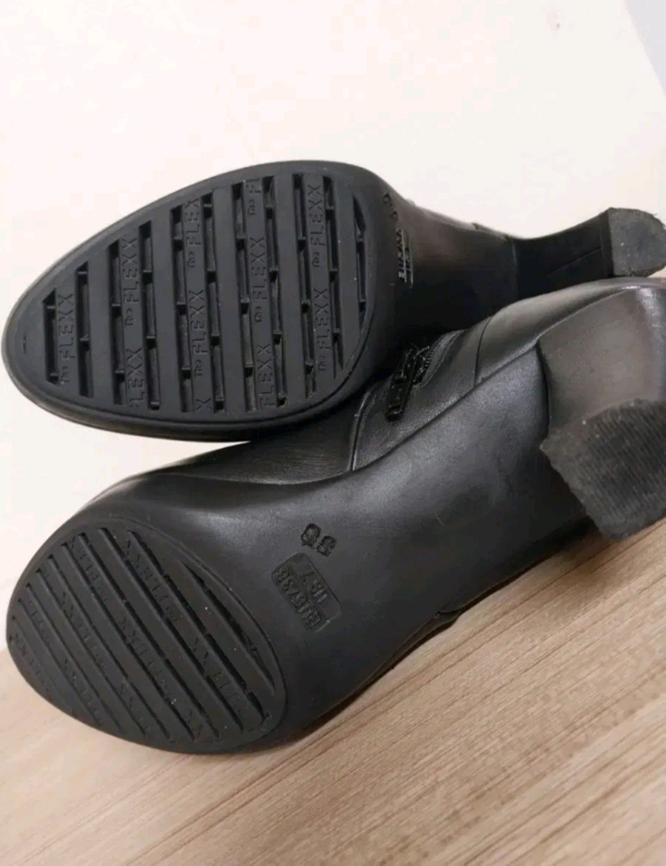 여성 더플렉스 블랙 가죽 앵클부츠 (38 / 240) 이미지