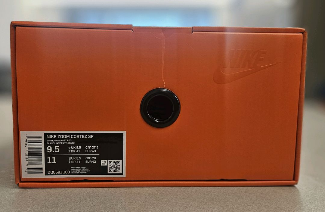 나이키 코리아 사카이 줌 코르테즈 판매합니다. 이미지