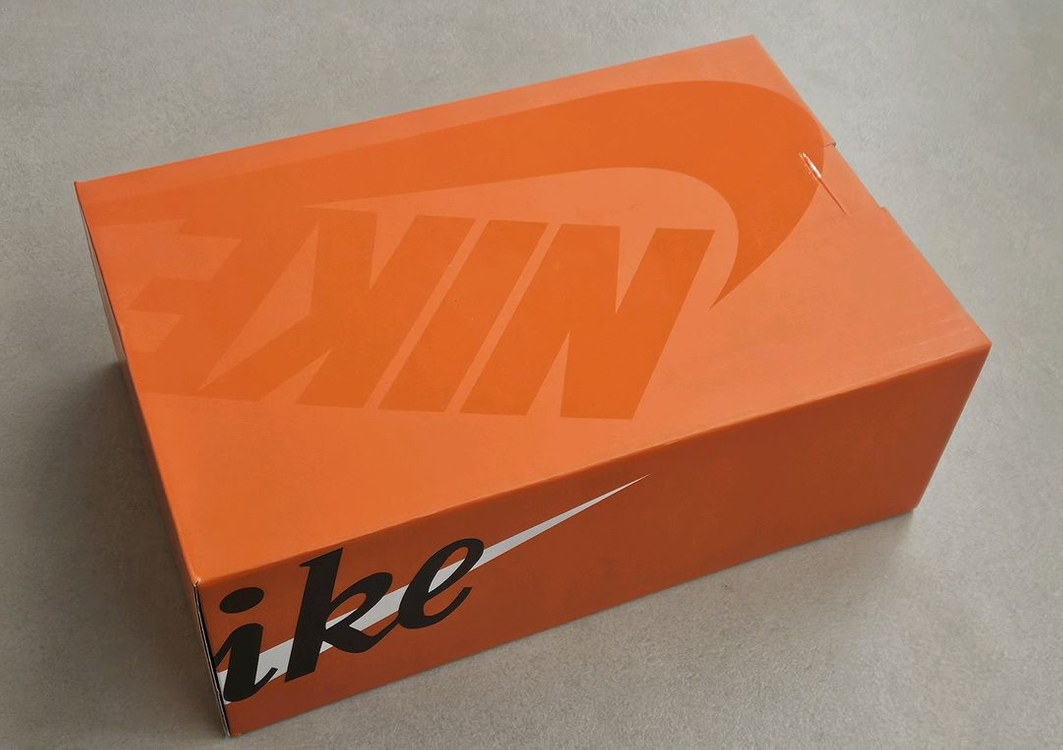 나이키 코리아 사카이 줌 코르테즈 판매합니다. 이미지