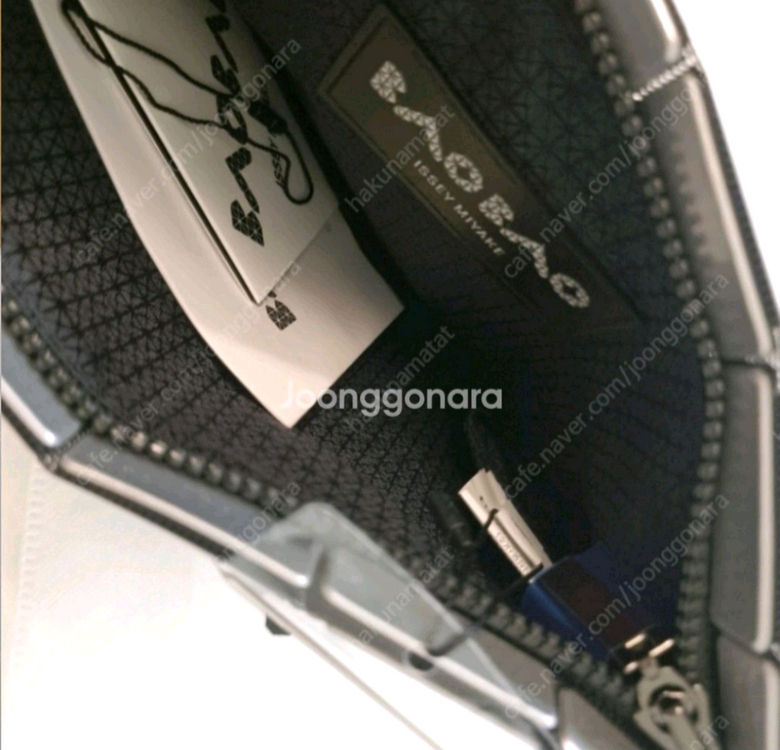 이세이미야케 바오바오 루센트 파우치 실버 새상품 이미지