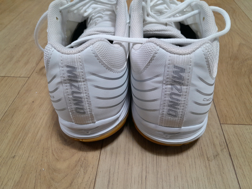 미즈노 남성275미리배드민턴화탁구화 이미지