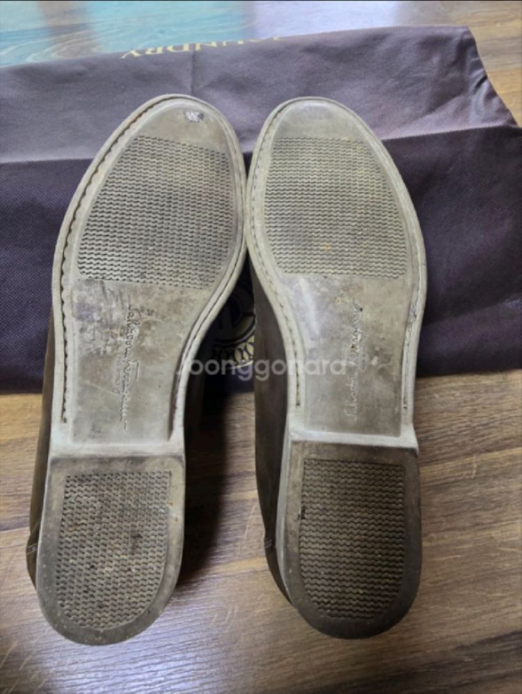 (가격인하) 정품 살바토레 페라가모 로퍼 42 (275) 남성 누벅 로퍼 이미지