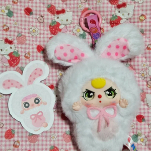 베이비쓰리 미고 MIGO 토끼 인형 키링키링으로 사용가능합니다 사진찍고 바로 다시포장해뒀습니다 미고 몸에 얼굴을 베 이미지