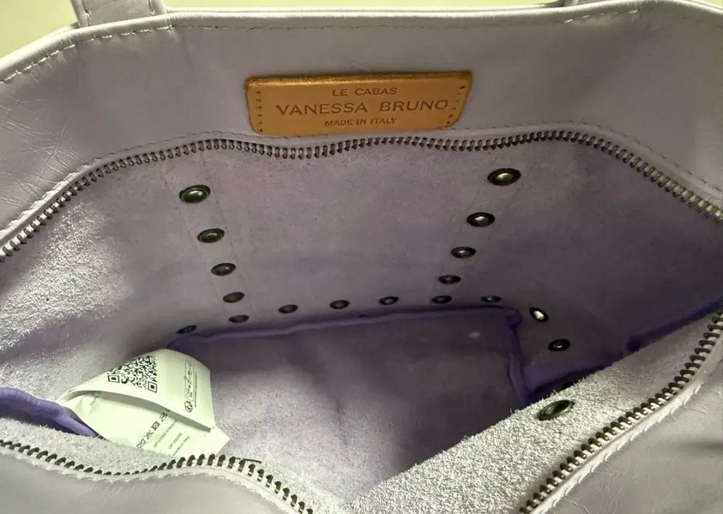 바네사브루노] [24SS] 퍼플 아일렛 장식 소가죽 S 카바스백 이미지
