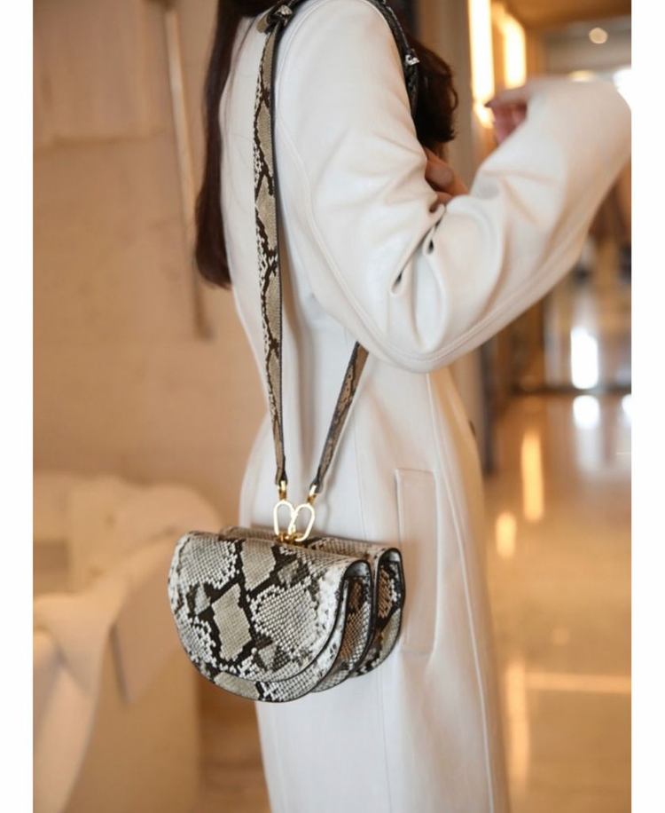 마이아이코 익스클루시브 콜렉터백 파이톤 오르 드주이 오뮤 매니모어몽 쎄모먼 11am 마이아이코 라밤바룸 이미지