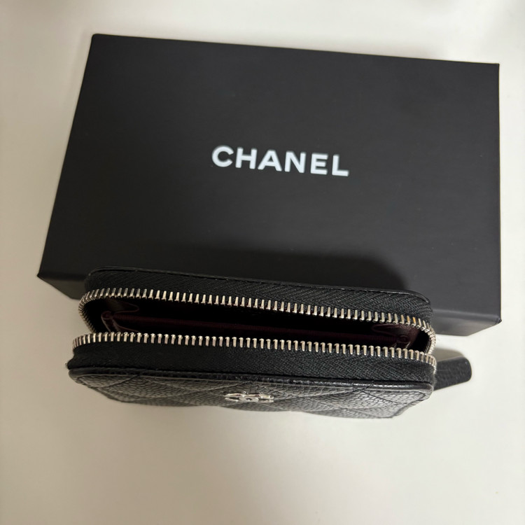 샤넬 은장 카드 지갑 이미지