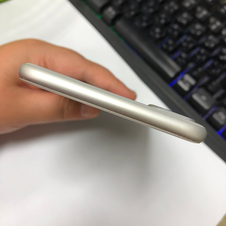 아이폰8플러스 64GB 실버 중고폰 배터리91% 인스타 사진폰 레트로감성 카메라폰 124364 이미지