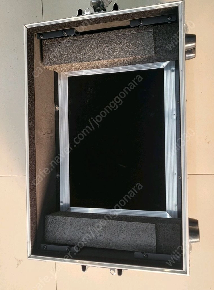 씨텍 SEETEC P215 9HSD 21.5인치모니터 케이스. 이미지