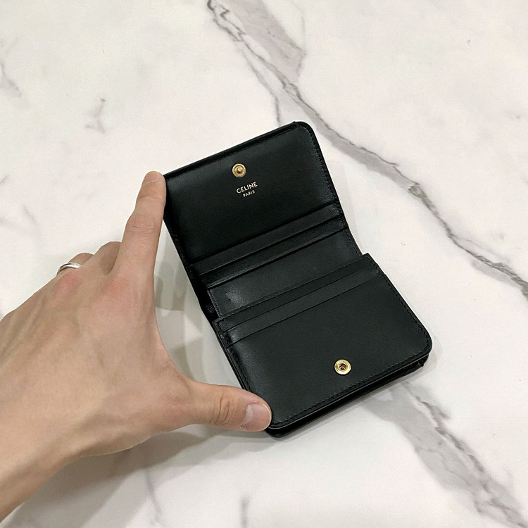 셀린느 트리옹프 카프스킨 컴팩트 월렛 여성 반지갑 블랙 이미지