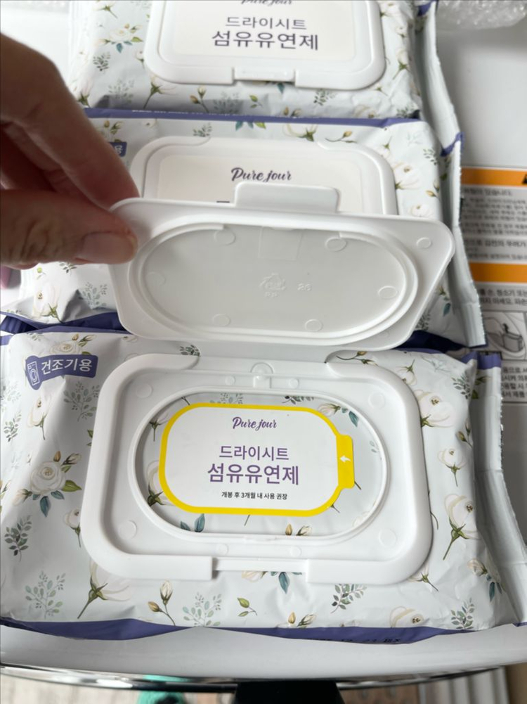 (미개봉새상품)퓨어주르 건조기시트,섬유유연시트(화이트머스크향)30매x3팩+갓성비 시트 31매 (총121매)일괄 이미지