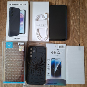 삼성 갤럭시 퀀텀5 A556 박스풀 S급 이미지
