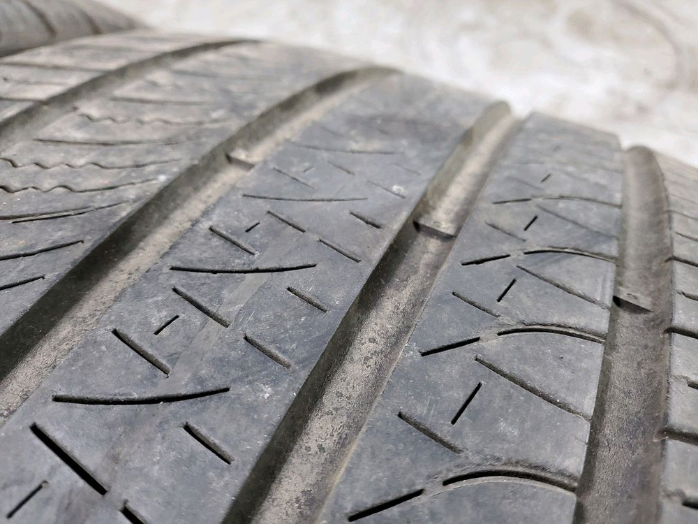 피렐리 피제로 275 35 20 올시즌 타이어 2짝팝니다 이미지