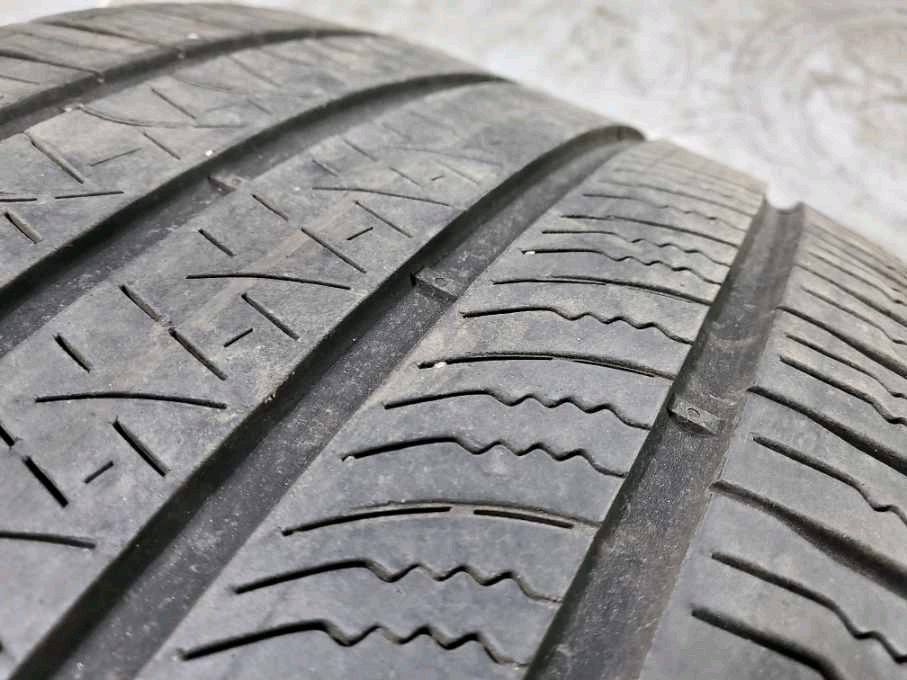 피렐리 피제로 275 35 20 올시즌 타이어 2짝팝니다 이미지