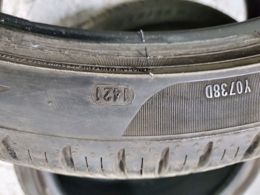 피렐리 피제로 275 35 20 올시즌 타이어 2짝팝니다 이미지