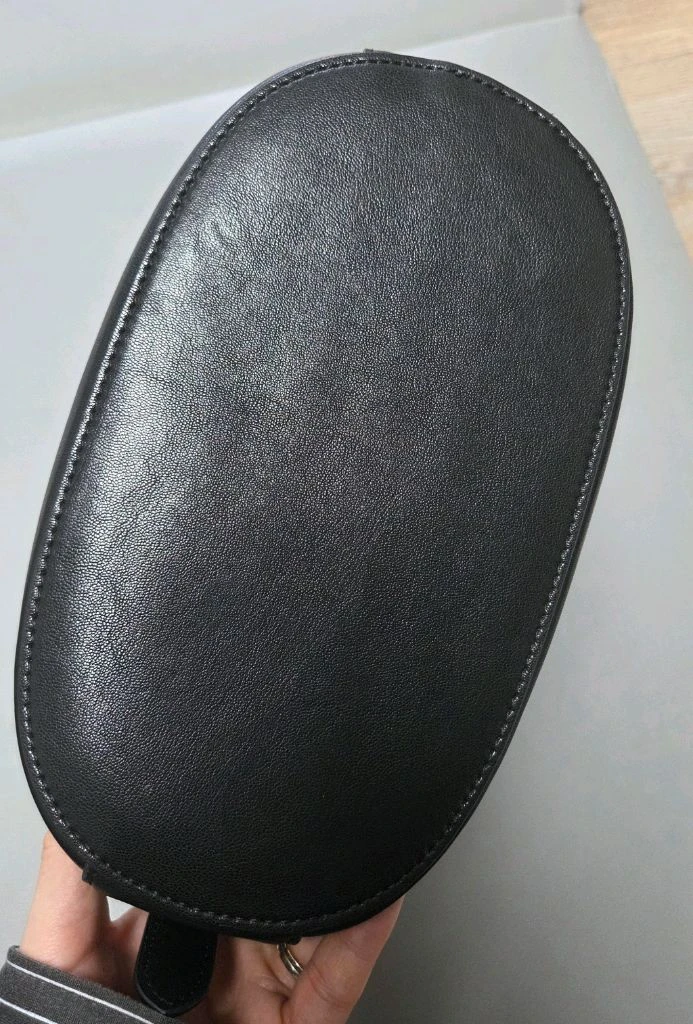 오스트카카 오르빗 버킷 숄더백 블랙 이미지