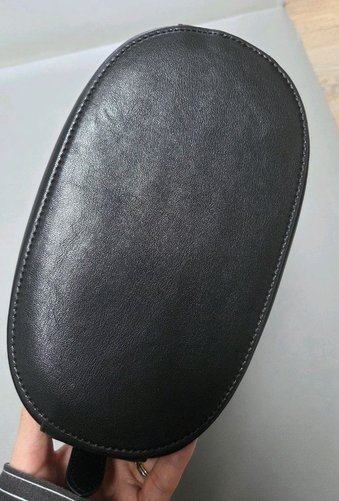 오스트카카 오르빗 버킷 숄더백 블랙 이미지