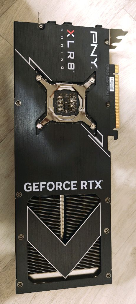 RTX 4080 SUPER 그래픽카드 이미지