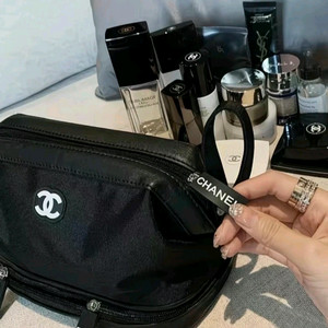 샤넬로고 블랙 파우치 이미지