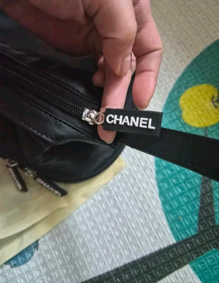 샤넬로고 블랙 파우치 이미지