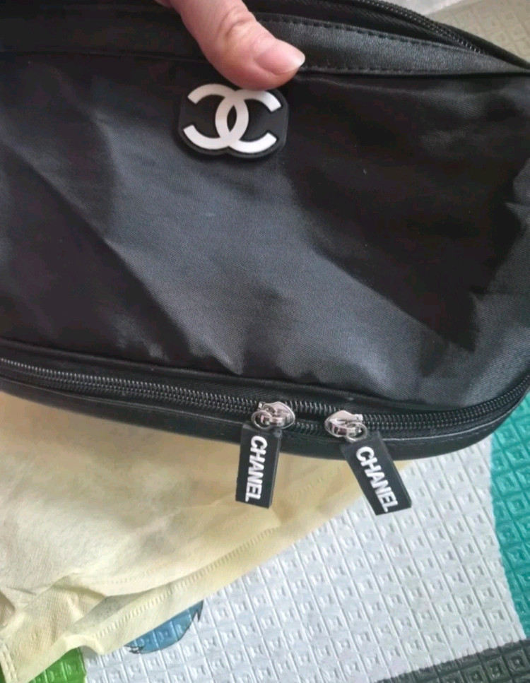 샤넬로고 블랙 파우치 이미지