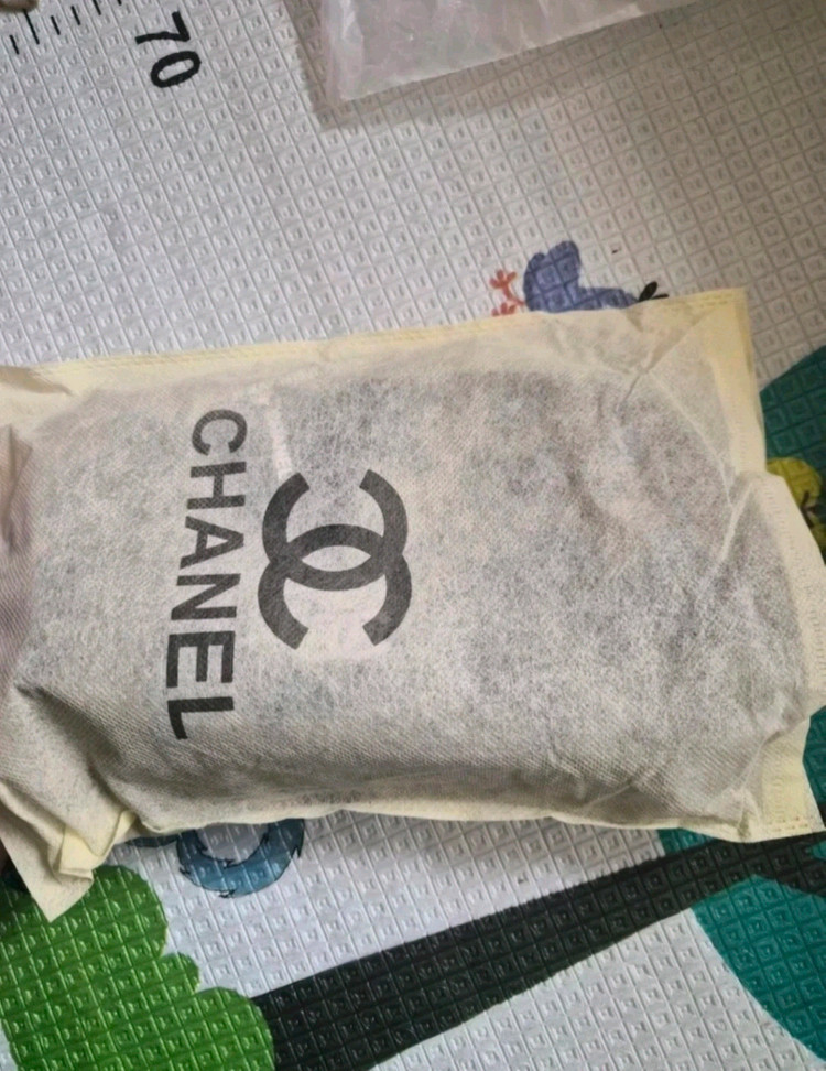 샤넬로고 블랙 파우치 이미지