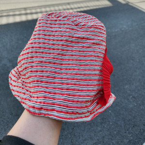 시원한 줄무늬 주름 벙거지 모자 이미지
