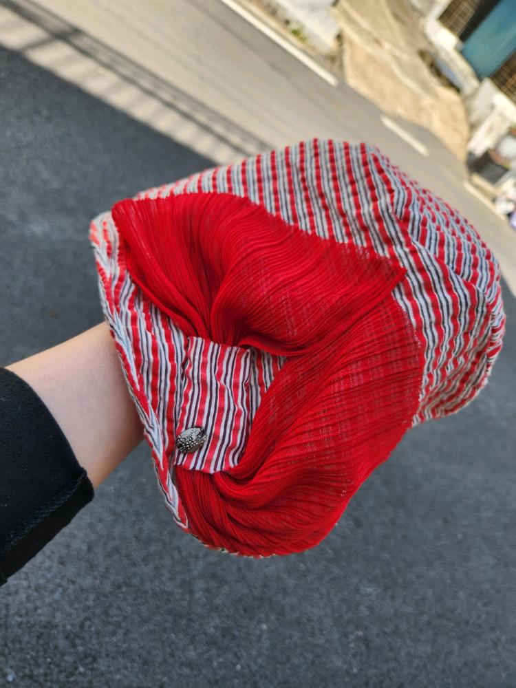 시원한 줄무늬 주름 벙거지 모자 이미지