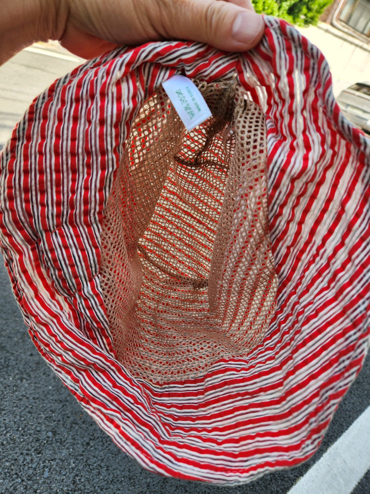 시원한 줄무늬 주름 벙거지 모자 이미지