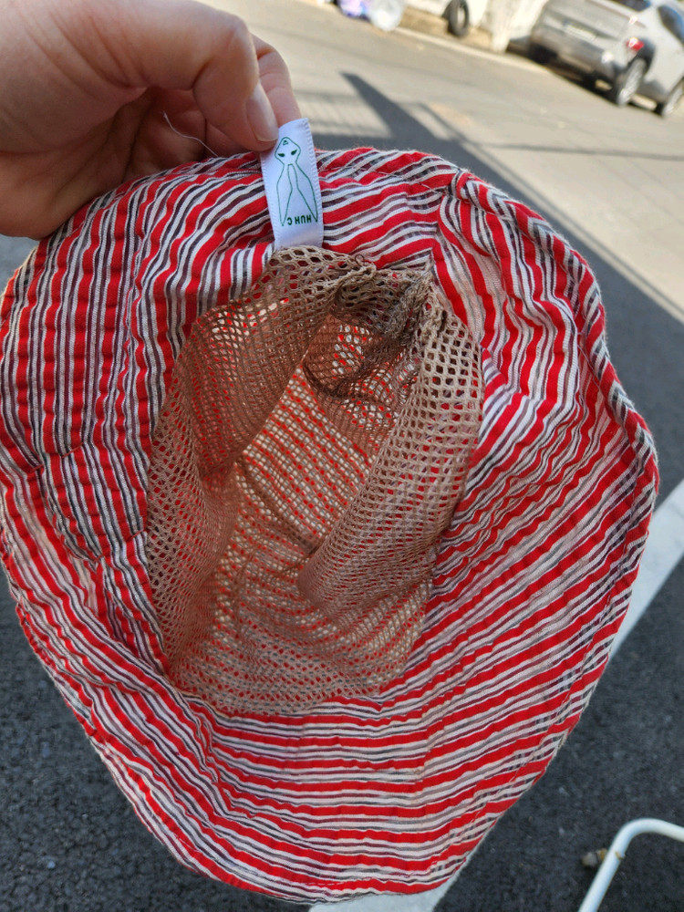 시원한 줄무늬 주름 벙거지 모자 이미지