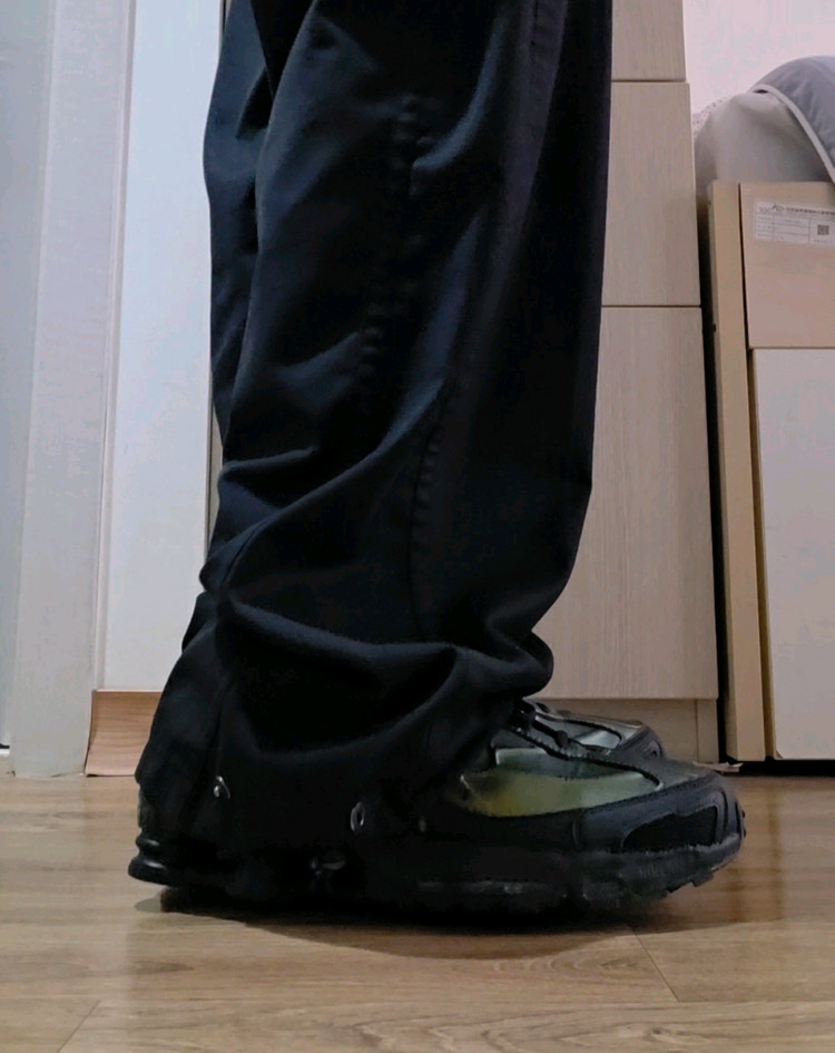 나이키 샥스 라이드 2 블랙 카고 카키 이미지