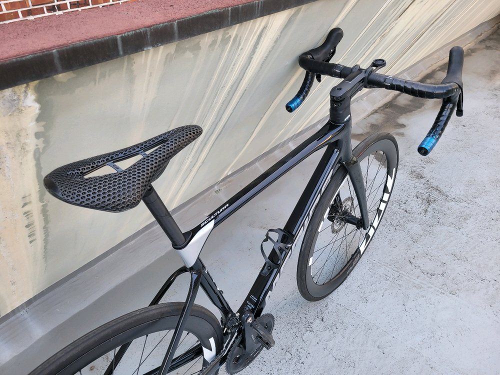 2024년 메리다 스컬트라 4000 로드 + 짚 카본휠셋 이미지