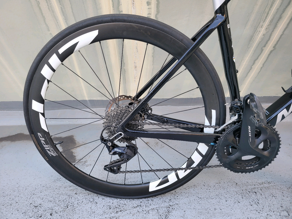 2024년 메리다 스컬트라 4000 로드 + 짚 카본휠셋 이미지