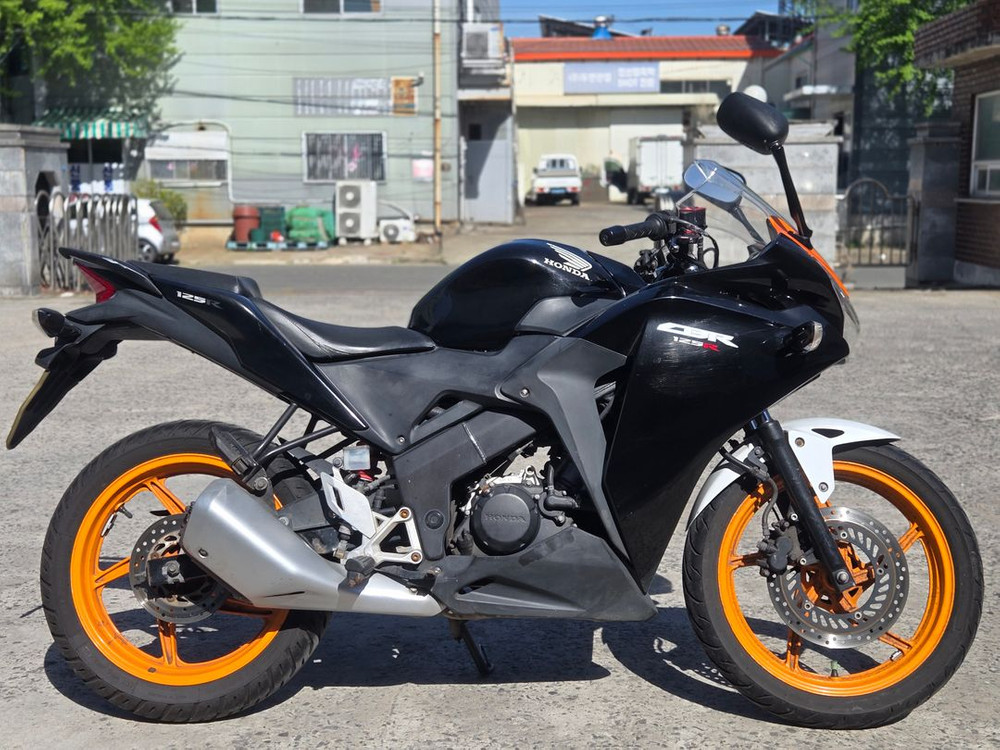 12년식 혼다 CBR 125 판매합니다 이미지