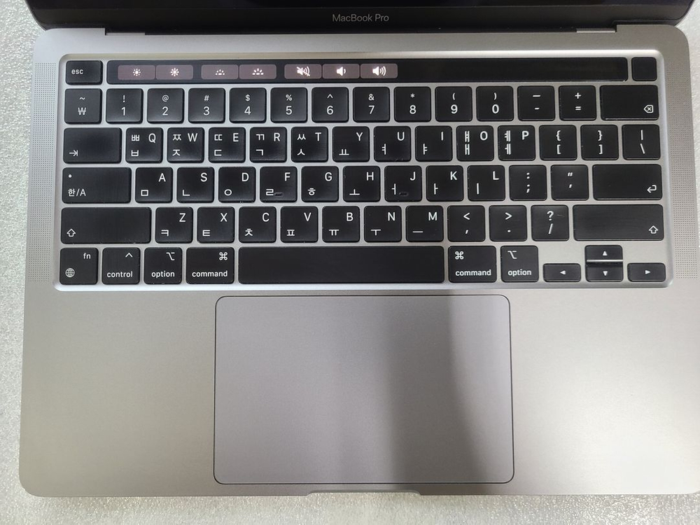 Apple MacBook Pro (13-inch, M1, 2020) 맥북프로 2020 (A2338) 이미지