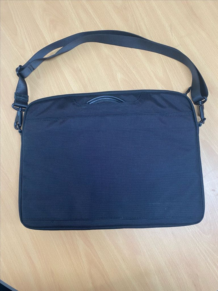 투미 노트북 및 서류 가방 이미지