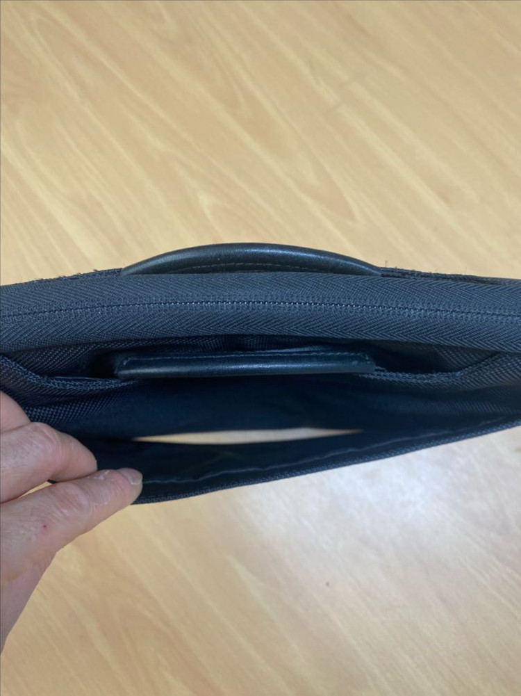 투미 노트북 및 서류 가방 이미지