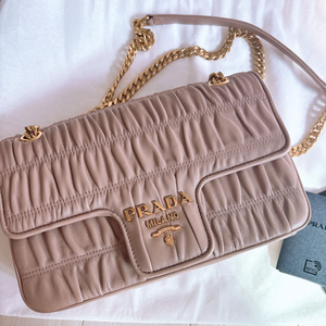 Prada 프라다 가방 미사용 새상품 나파 고프레 고프레백 체인 크로스백 숄더백 시프리아 1BD235 2B25 핑크 이미지