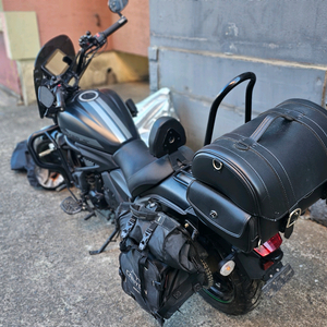 중형 오토바이 650cc 이미지