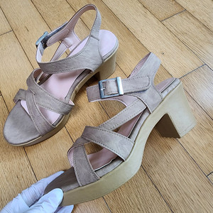 미착용) 6.5cm 여름 스트랩 통굽 샌들 250 이미지