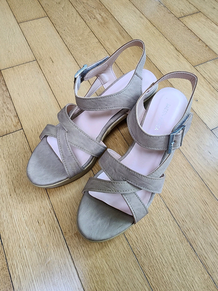 미착용) 6.5cm 여름 스트랩 통굽 샌들 250 이미지