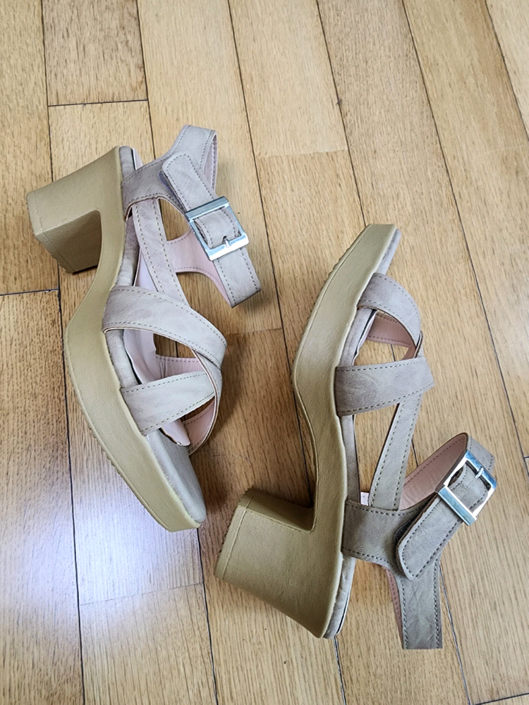 미착용) 6.5cm 여름 스트랩 통굽 샌들 250 이미지