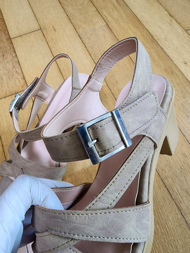 미착용) 6.5cm 여름 스트랩 통굽 샌들 250 이미지