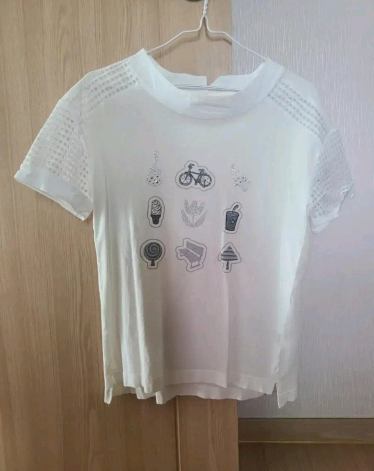 여성 반팔티셔츠 이미지