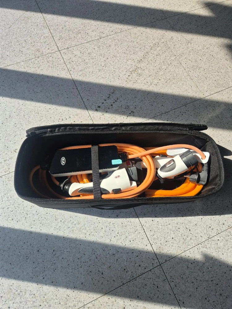 기아 정품 완속충전기 미사용 새제품(220v,케이블) 풀세트 이미지