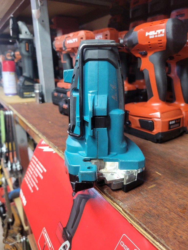 마끼다전산볼트커터기 DSC102 2초컷.브러쉬리스 전산볼트절단기 S급 이미지