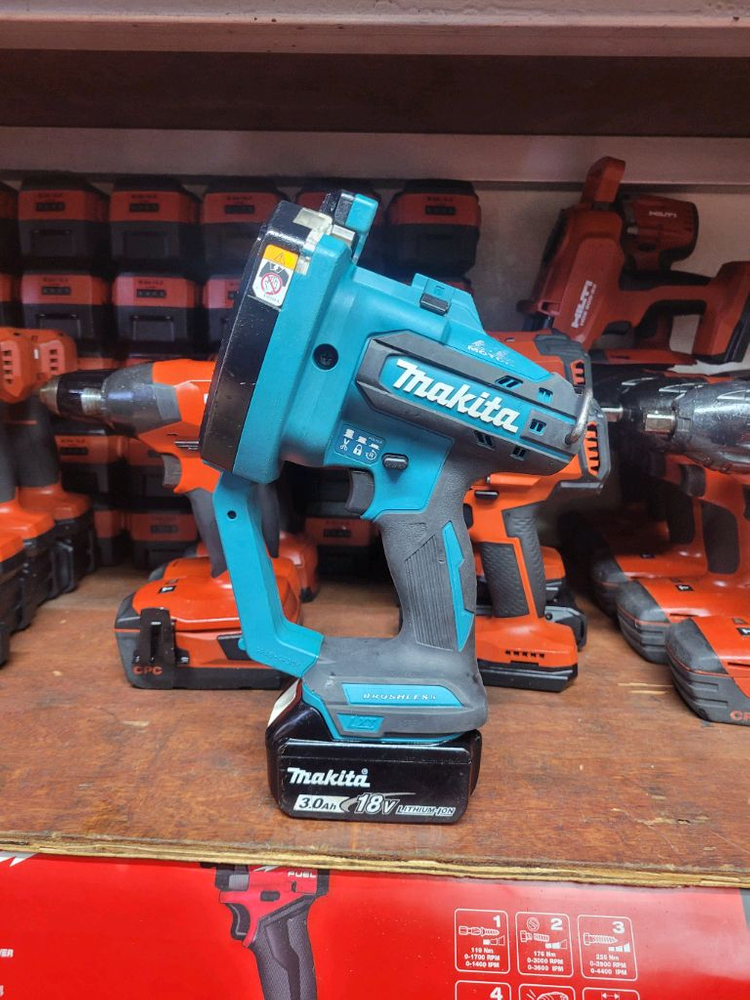 마끼다전산볼트커터기 DSC102 2초컷.브러쉬리스 전산볼트절단기 S급 이미지